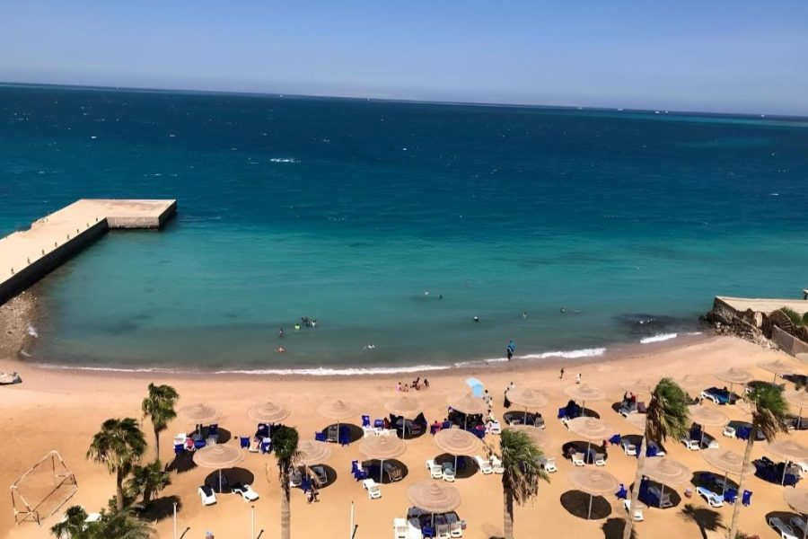 Queen T Juliana Beach Resort