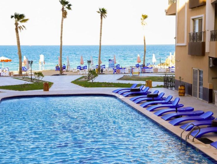 Queen T Juliana Beach Resort